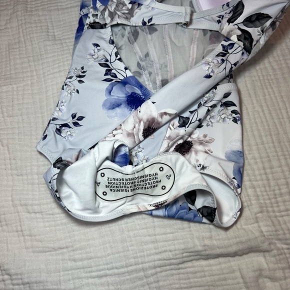 Fashion Nova Summer Romance Corset Swimsuit White Floral One Piece Halter Large - Picture 13 of 14